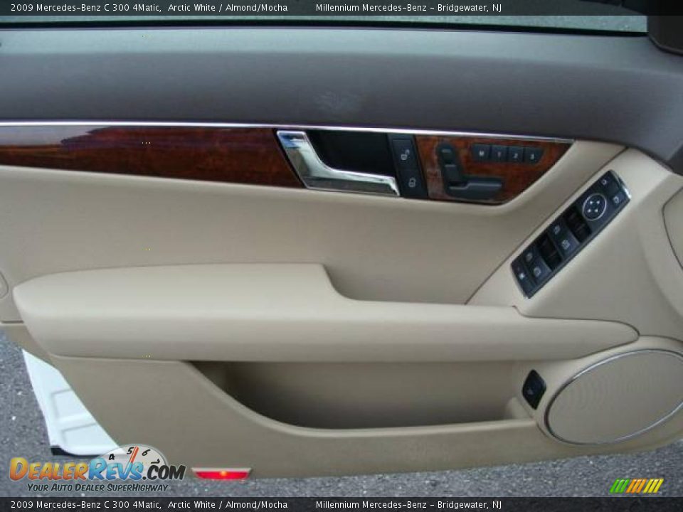 2009 Mercedes-Benz C 300 4Matic Arctic White / Almond/Mocha Photo #9
