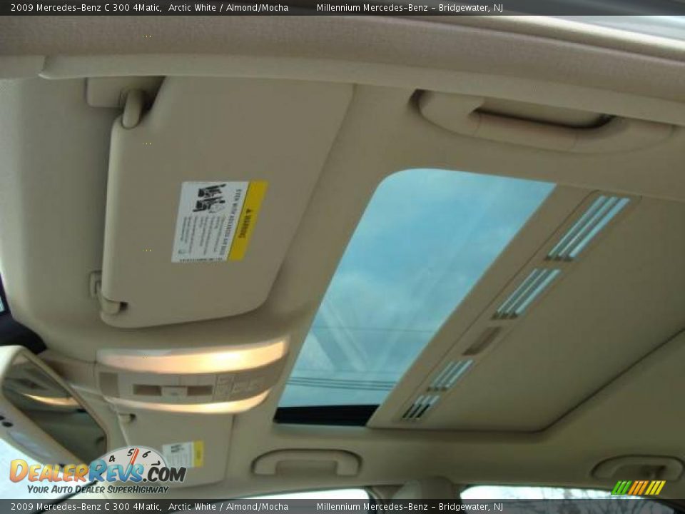 2009 Mercedes-Benz C 300 4Matic Arctic White / Almond/Mocha Photo #17