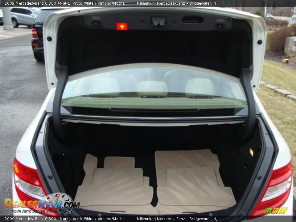 2009 Mercedes-Benz C 300 4Matic Arctic White / Almond/Mocha Photo #19