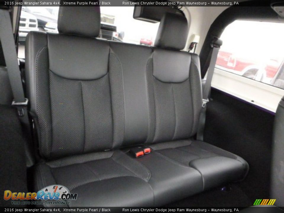 2016 Jeep Wrangler Sahara 4x4 Xtreme Purple Pearl / Black Photo #11