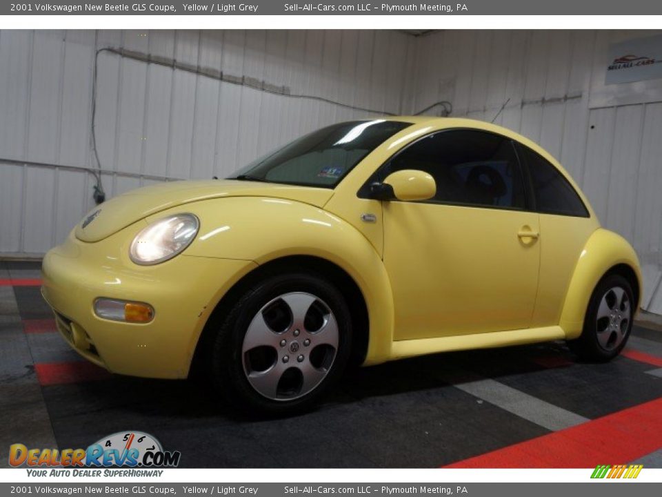 2001 Volkswagen New Beetle GLS Coupe Yellow / Light Grey Photo #2