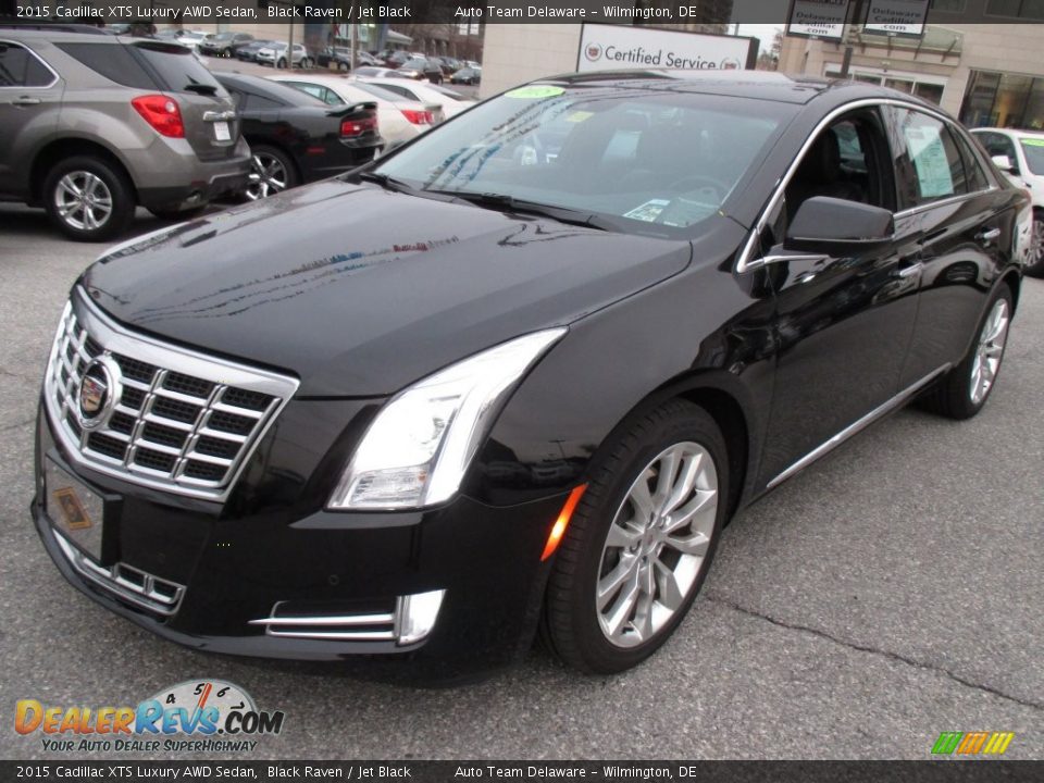 Front 3/4 View of 2015 Cadillac XTS Luxury AWD Sedan Photo #2