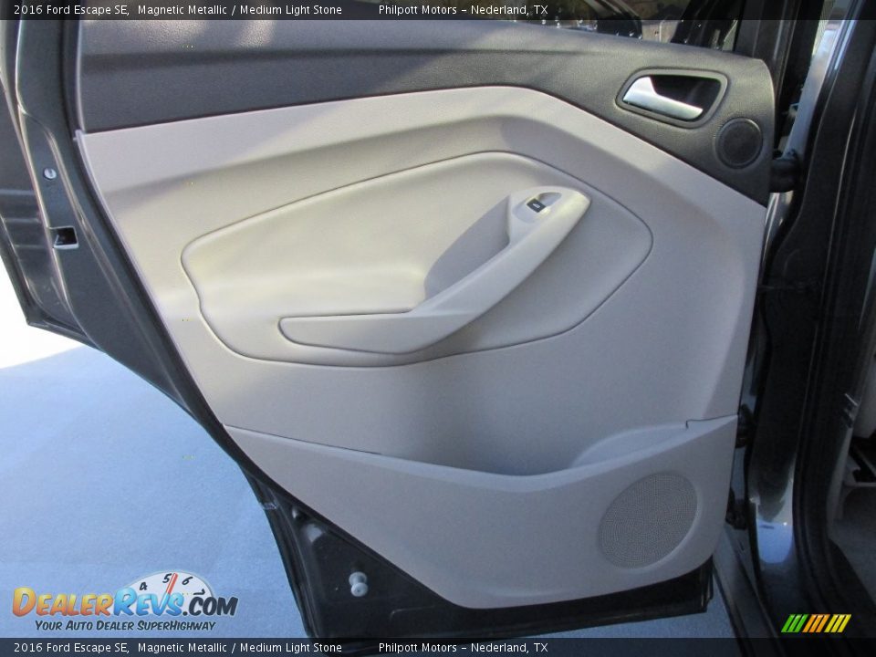 2016 Ford Escape SE Magnetic Metallic / Medium Light Stone Photo #18