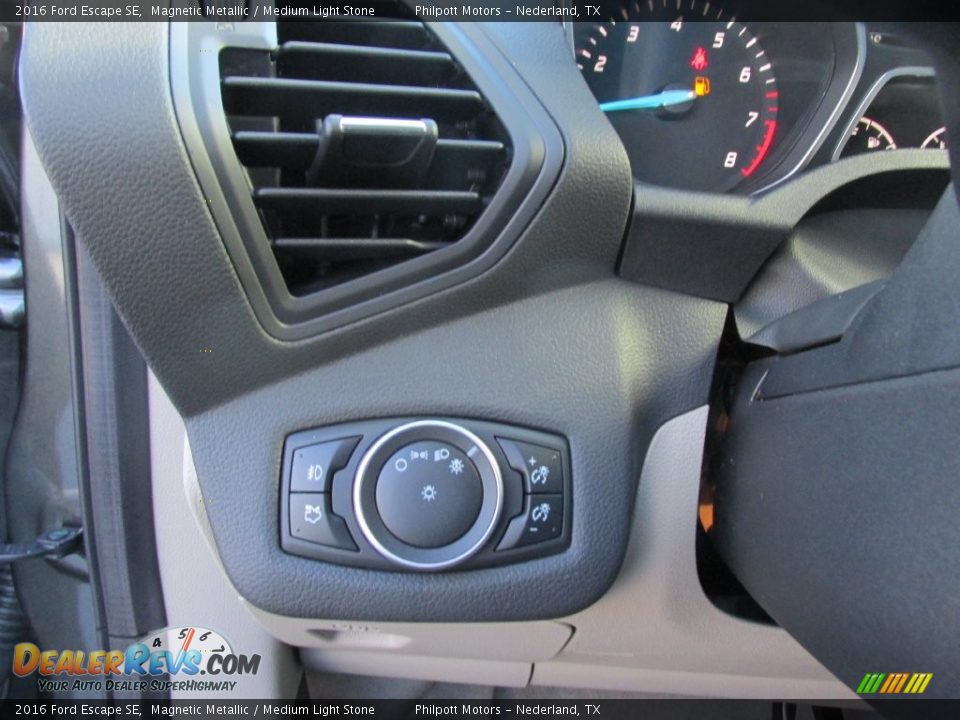 2016 Ford Escape SE Magnetic Metallic / Medium Light Stone Photo #32
