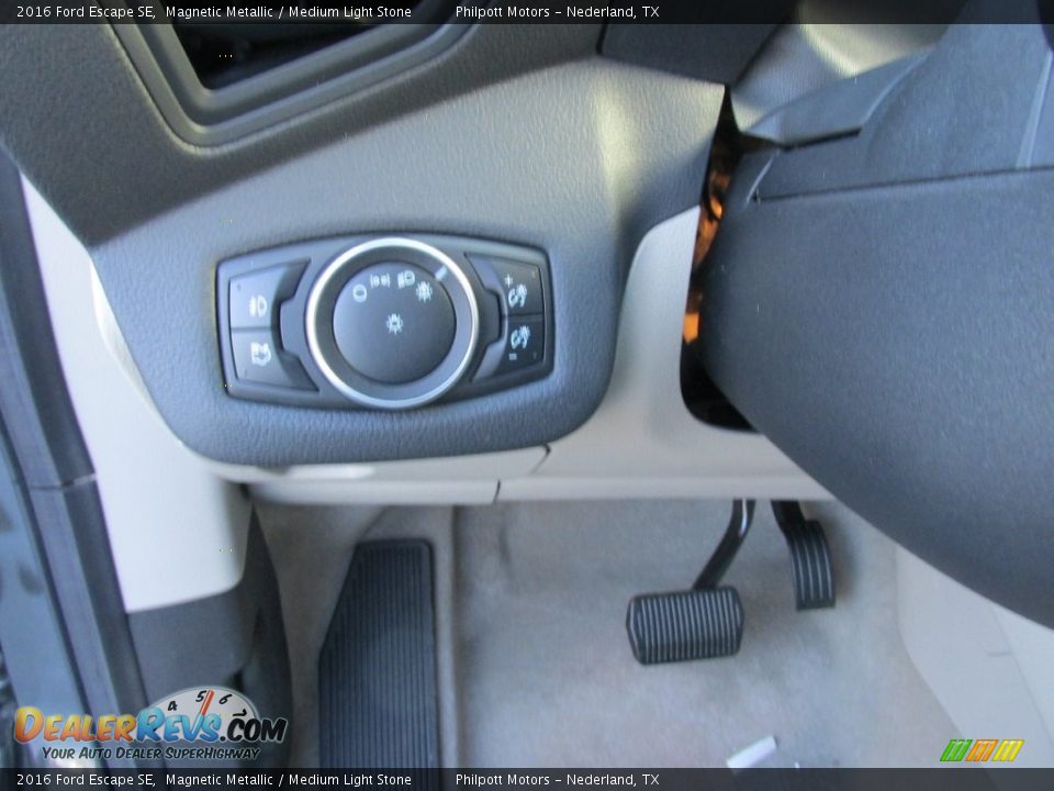 2016 Ford Escape SE Magnetic Metallic / Medium Light Stone Photo #33