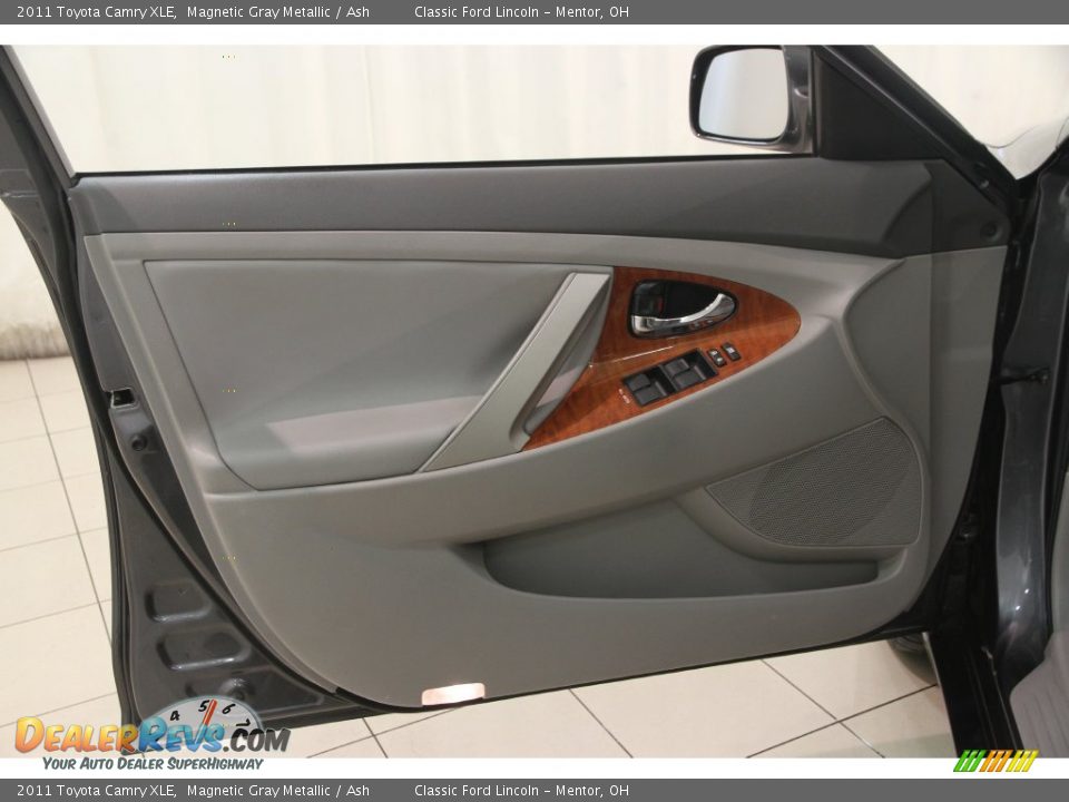 2011 Toyota Camry XLE Magnetic Gray Metallic / Ash Photo #4