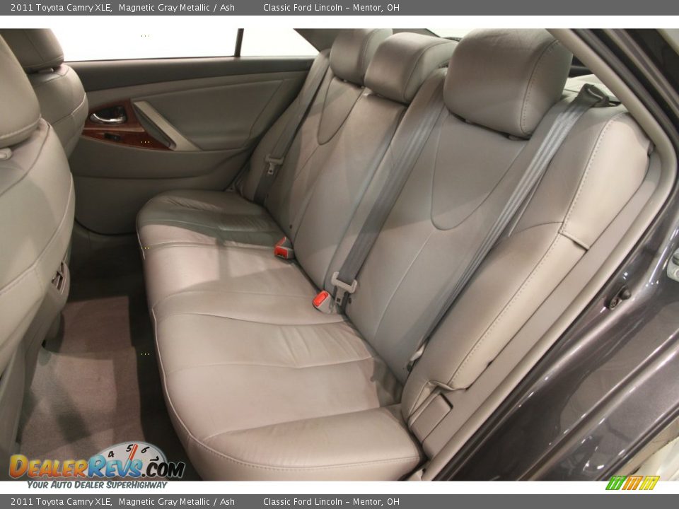 2011 Toyota Camry XLE Magnetic Gray Metallic / Ash Photo #16