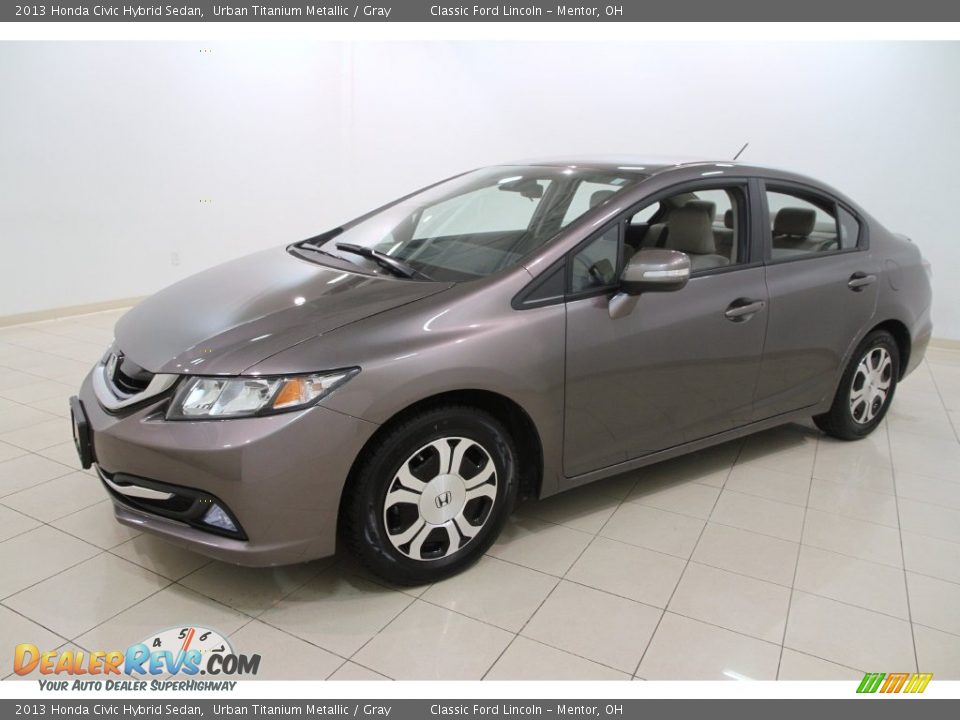 Front 3/4 View of 2013 Honda Civic Hybrid Sedan Photo #3