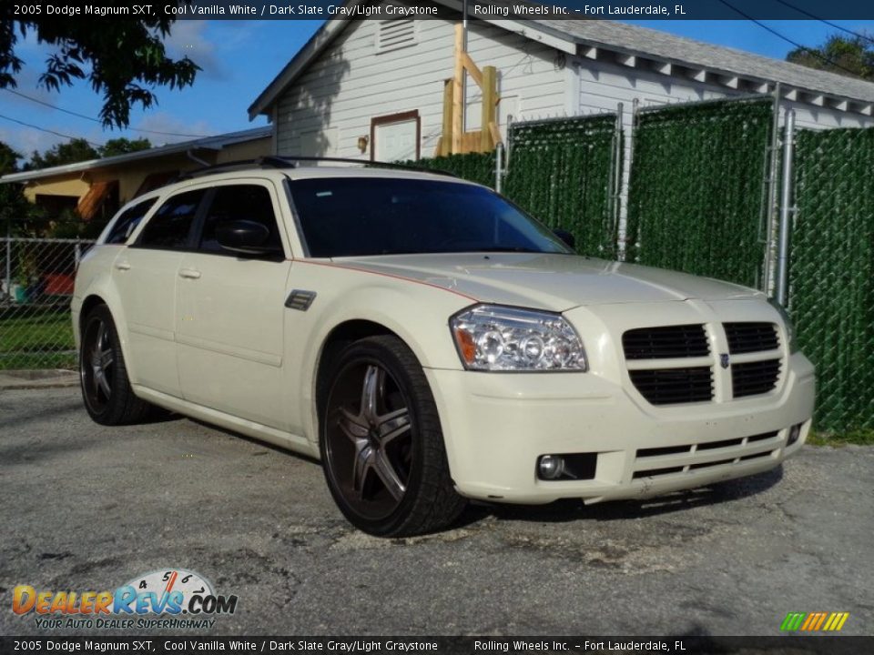 2005 Dodge Magnum SXT Cool Vanilla White / Dark Slate Gray/Light Graystone Photo #11