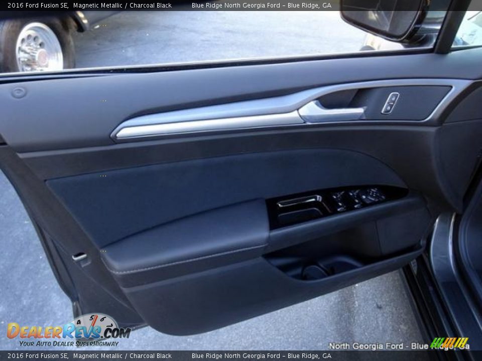 2016 Ford Fusion SE Magnetic Metallic / Charcoal Black Photo #28