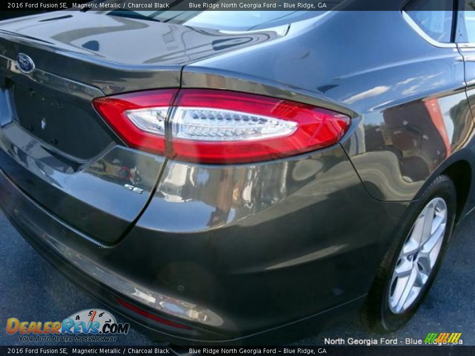 2016 Ford Fusion SE Magnetic Metallic / Charcoal Black Photo #35