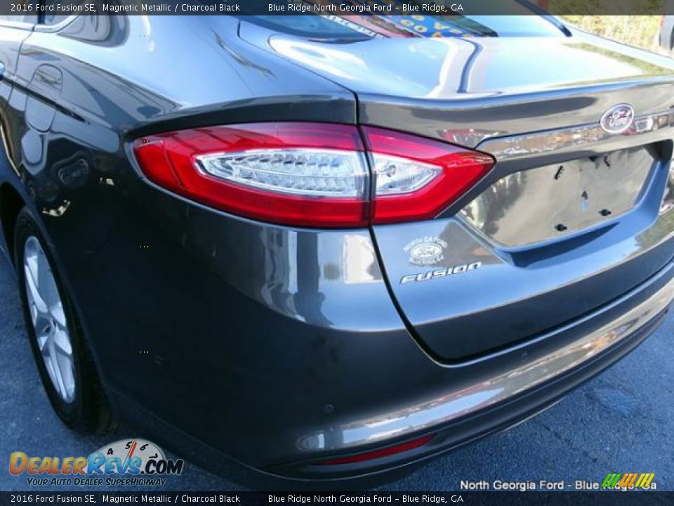 2016 Ford Fusion SE Magnetic Metallic / Charcoal Black Photo #36