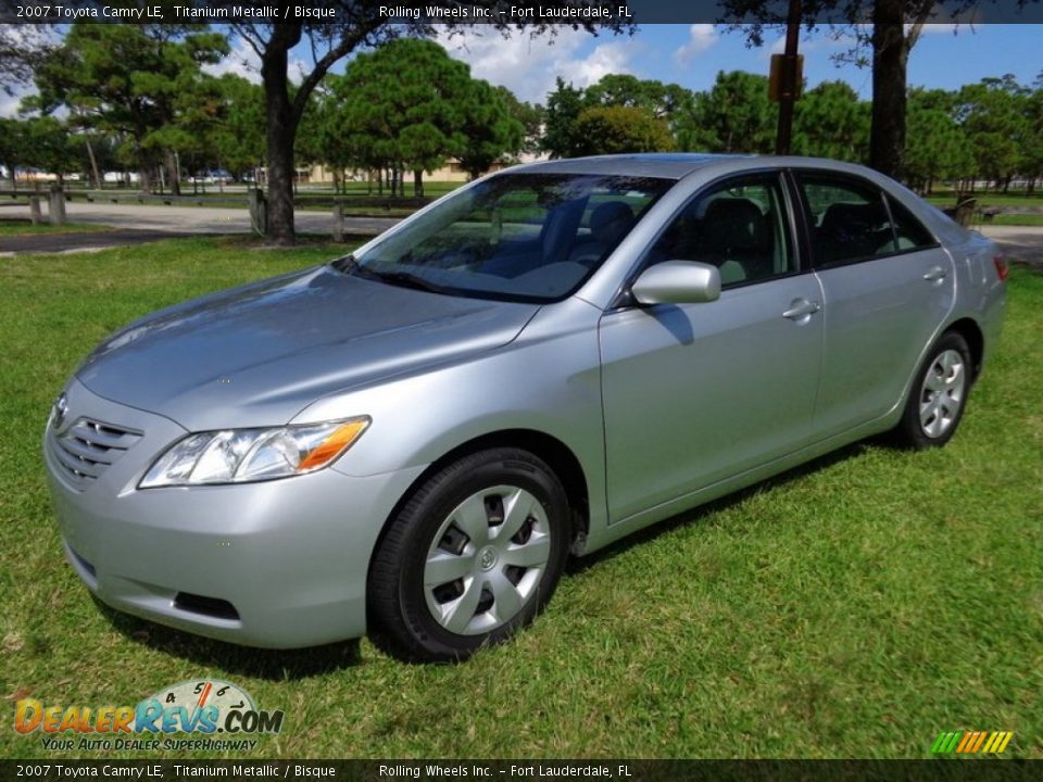Front 3/4 View of 2007 Toyota Camry LE Photo #1