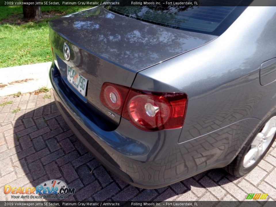 2009 Volkswagen Jetta SE Sedan Platinum Gray Metallic / Anthracite Photo #25