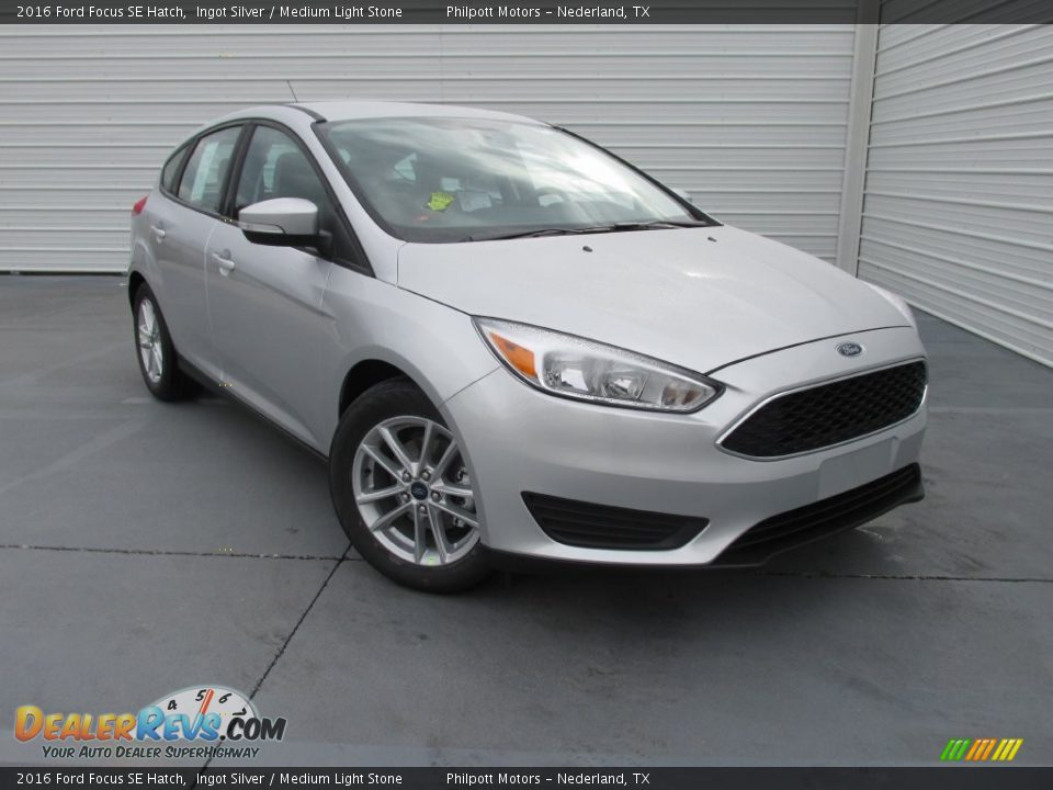 2016 Ford Focus SE Hatch Ingot Silver / Medium Light Stone Photo #2