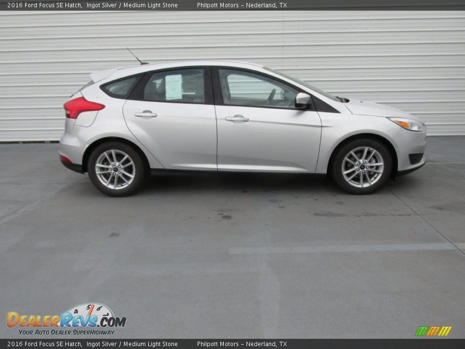 2016 Ford Focus SE Hatch Ingot Silver / Medium Light Stone Photo #3