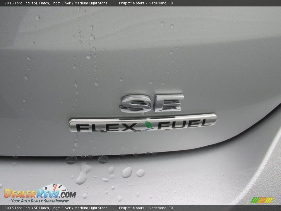 2016 Ford Focus SE Hatch Ingot Silver / Medium Light Stone Photo #14