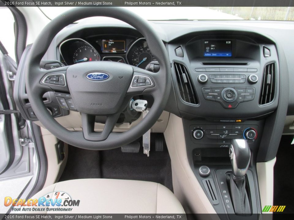 2016 Ford Focus SE Hatch Ingot Silver / Medium Light Stone Photo #23