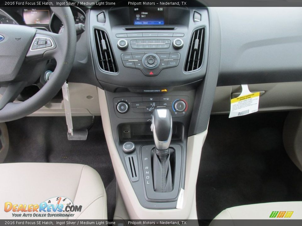 2016 Ford Focus SE Hatch Ingot Silver / Medium Light Stone Photo #24