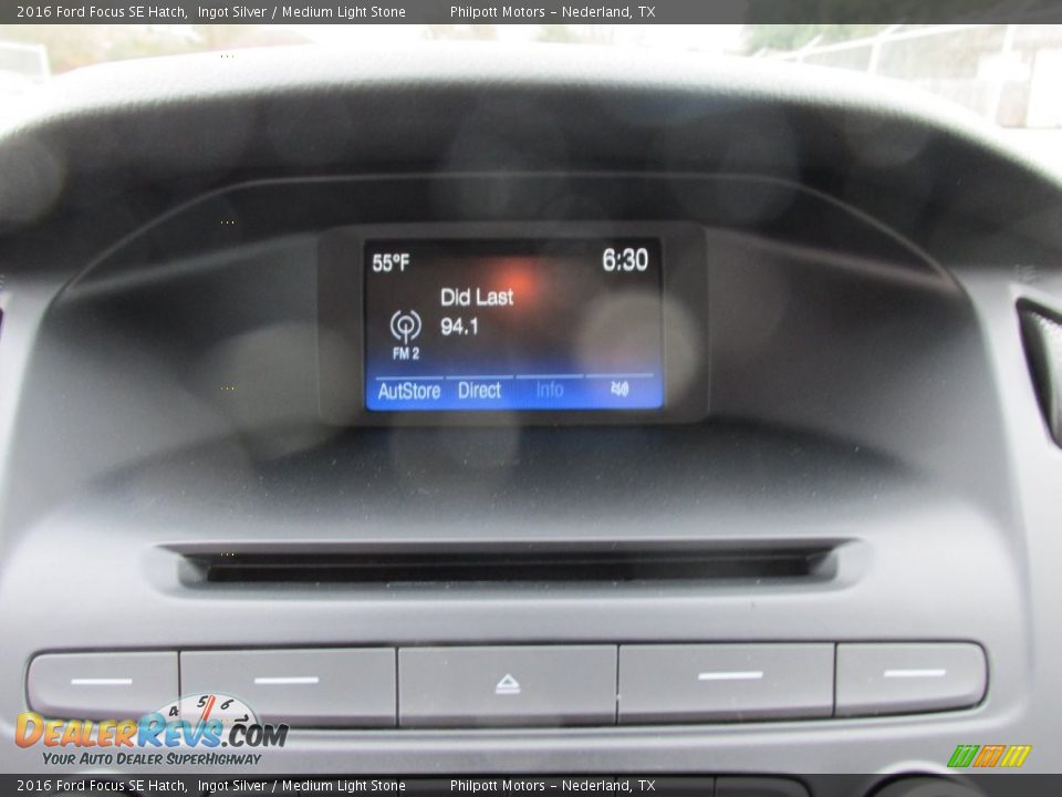 2016 Ford Focus SE Hatch Ingot Silver / Medium Light Stone Photo #25
