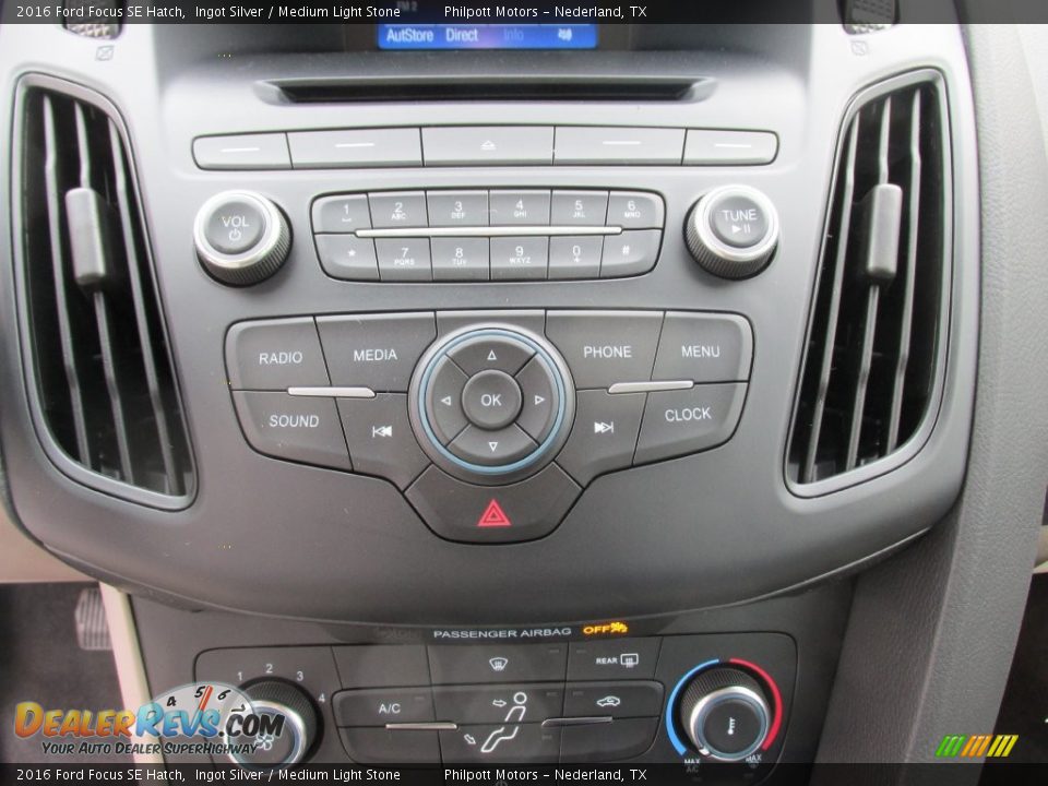 2016 Ford Focus SE Hatch Ingot Silver / Medium Light Stone Photo #26