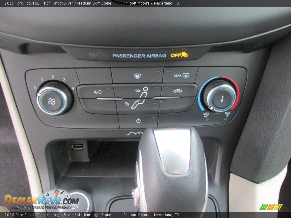 2016 Ford Focus SE Hatch Ingot Silver / Medium Light Stone Photo #27