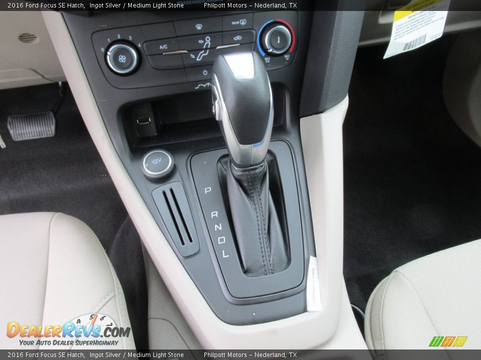 2016 Ford Focus SE Hatch Ingot Silver / Medium Light Stone Photo #28