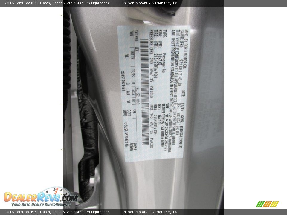 2016 Ford Focus SE Hatch Ingot Silver / Medium Light Stone Photo #32