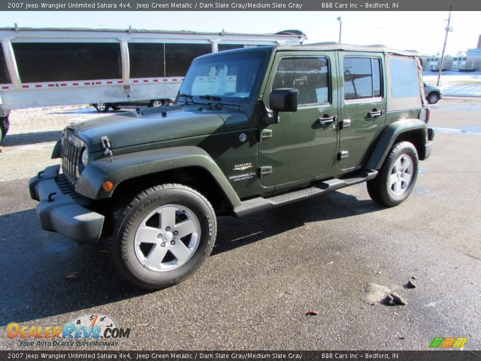 Front 3/4 View of 2007 Jeep Wrangler Unlimited Sahara 4x4 Photo #8