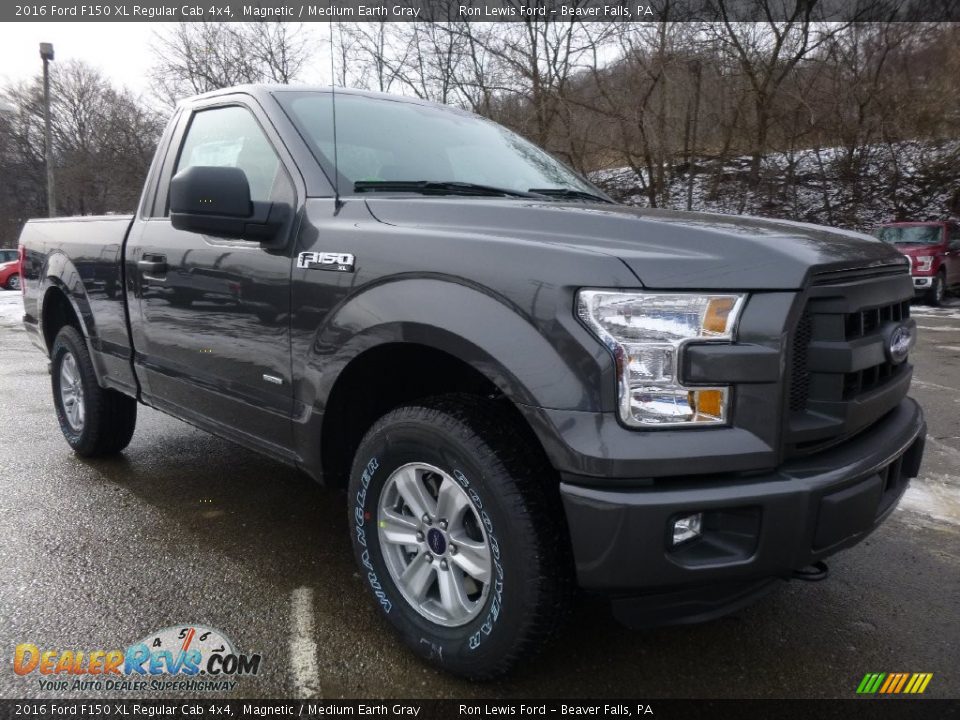 Front 3/4 View of 2016 Ford F150 XL Regular Cab 4x4 Photo #11