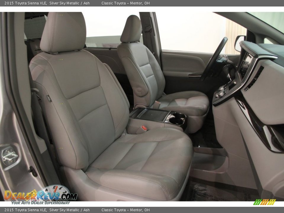2015 Toyota Sienna XLE Silver Sky Metallic / Ash Photo #11
