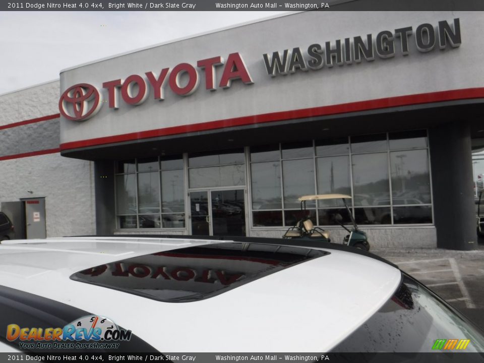 2011 Dodge Nitro Heat 4.0 4x4 Bright White / Dark Slate Gray Photo #2