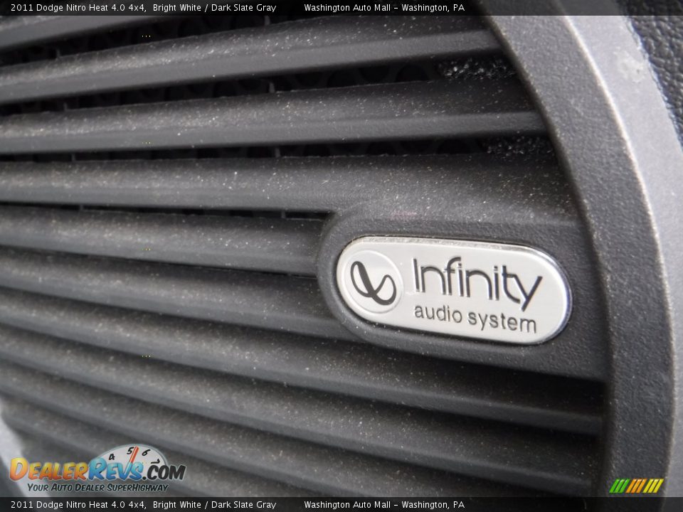 2011 Dodge Nitro Heat 4.0 4x4 Bright White / Dark Slate Gray Photo #11
