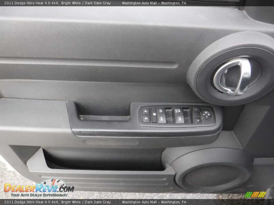 2011 Dodge Nitro Heat 4.0 4x4 Bright White / Dark Slate Gray Photo #12