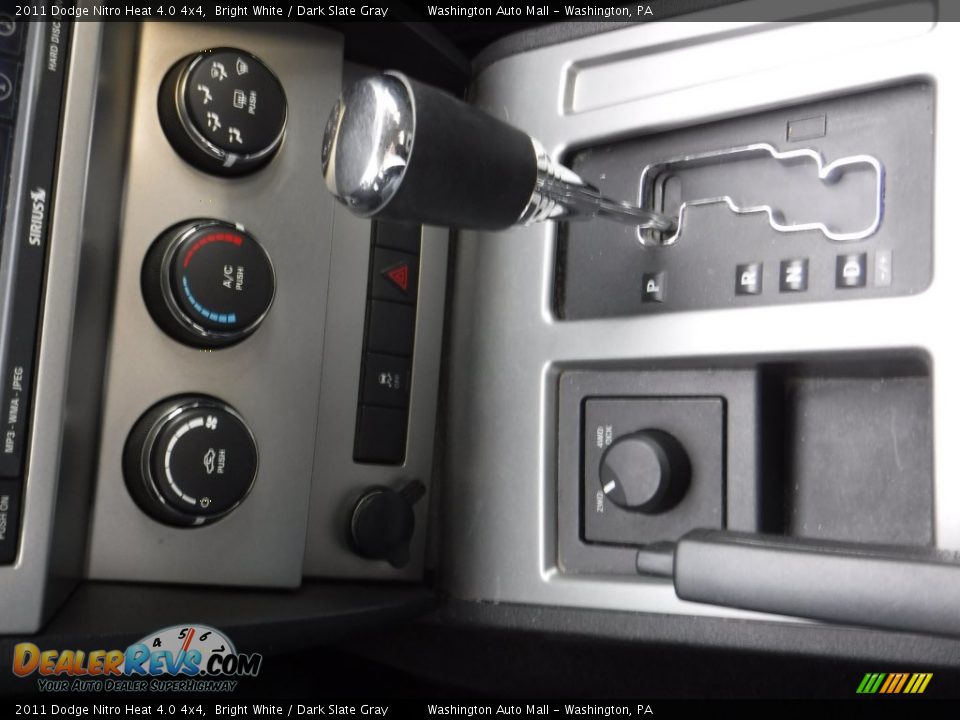 2011 Dodge Nitro Heat 4.0 4x4 Bright White / Dark Slate Gray Photo #16