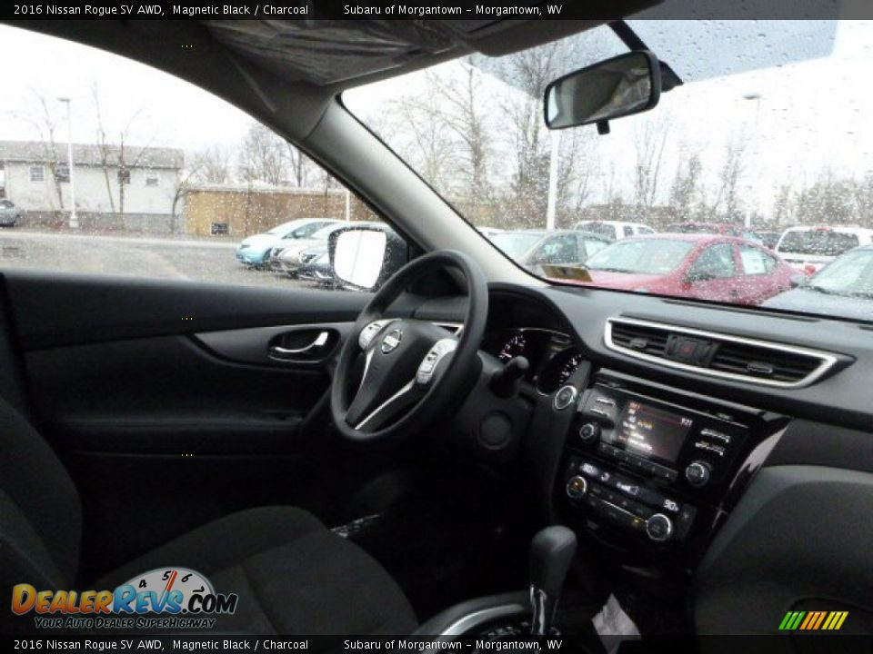 2016 Nissan Rogue SV AWD Magnetic Black / Charcoal Photo #5