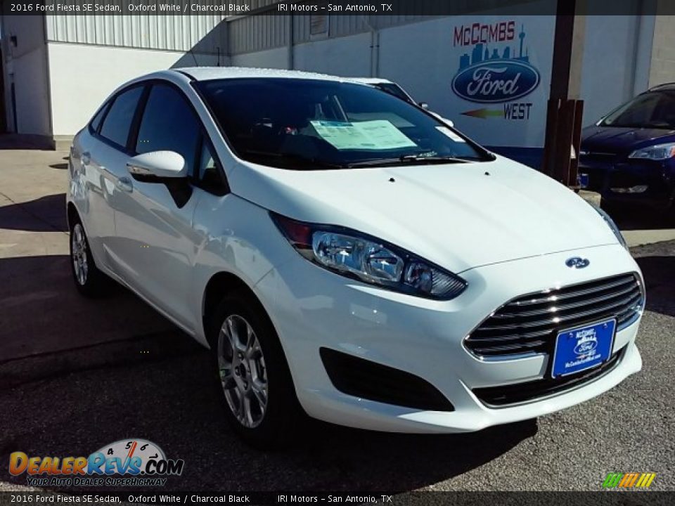 2016 Ford Fiesta SE Sedan Oxford White / Charcoal Black Photo #1