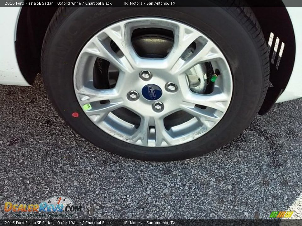2016 Ford Fiesta SE Sedan Oxford White / Charcoal Black Photo #3