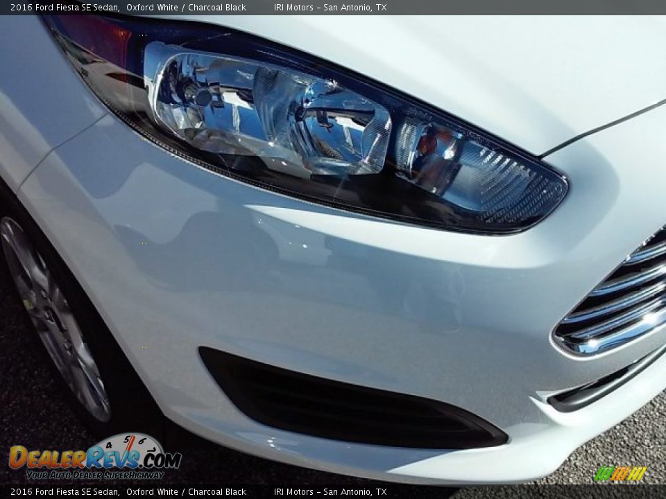 2016 Ford Fiesta SE Sedan Oxford White / Charcoal Black Photo #5