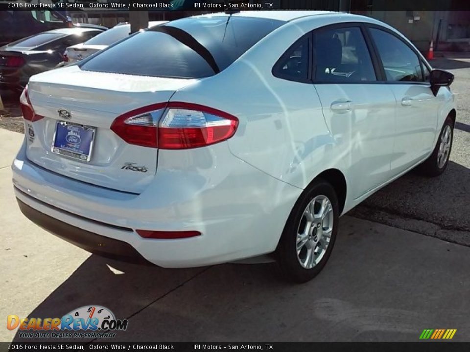 2016 Ford Fiesta SE Sedan Oxford White / Charcoal Black Photo #10