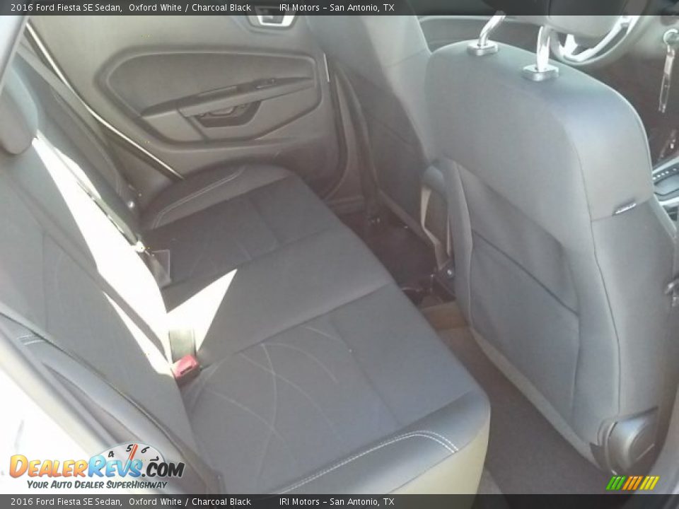 2016 Ford Fiesta SE Sedan Oxford White / Charcoal Black Photo #11