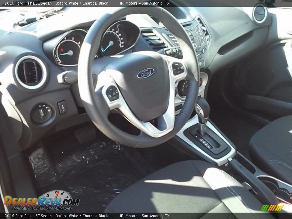 2016 Ford Fiesta SE Sedan Oxford White / Charcoal Black Photo #13
