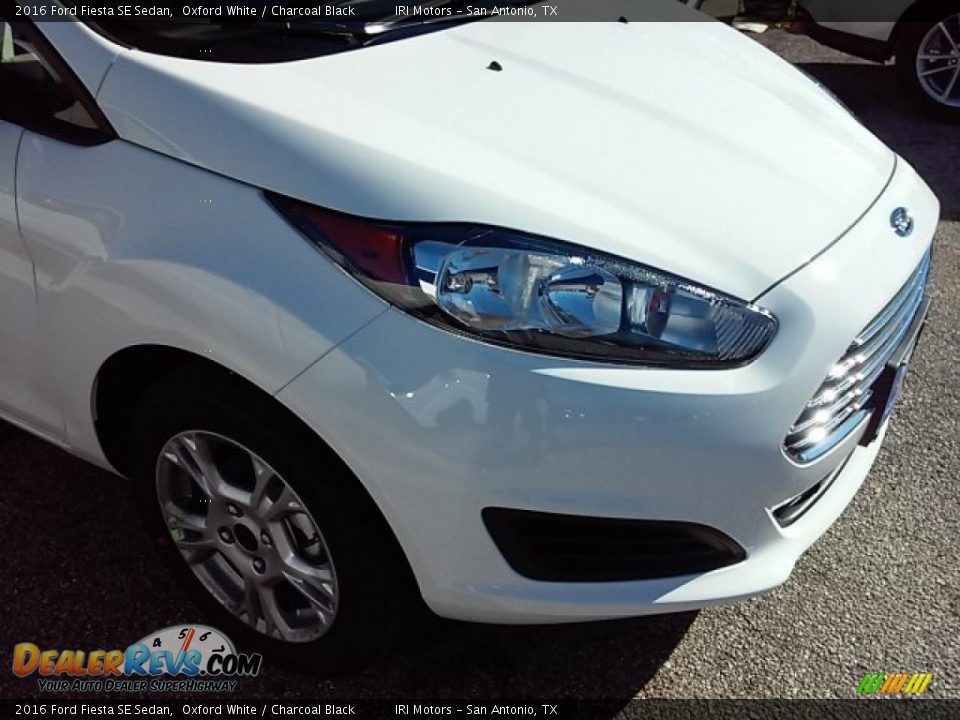 2016 Ford Fiesta SE Sedan Oxford White / Charcoal Black Photo #14