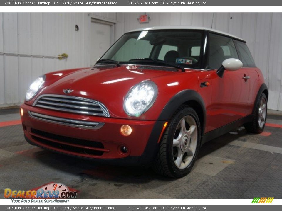 2005 Mini Cooper Hardtop Chili Red / Space Grey/Panther Black Photo #3