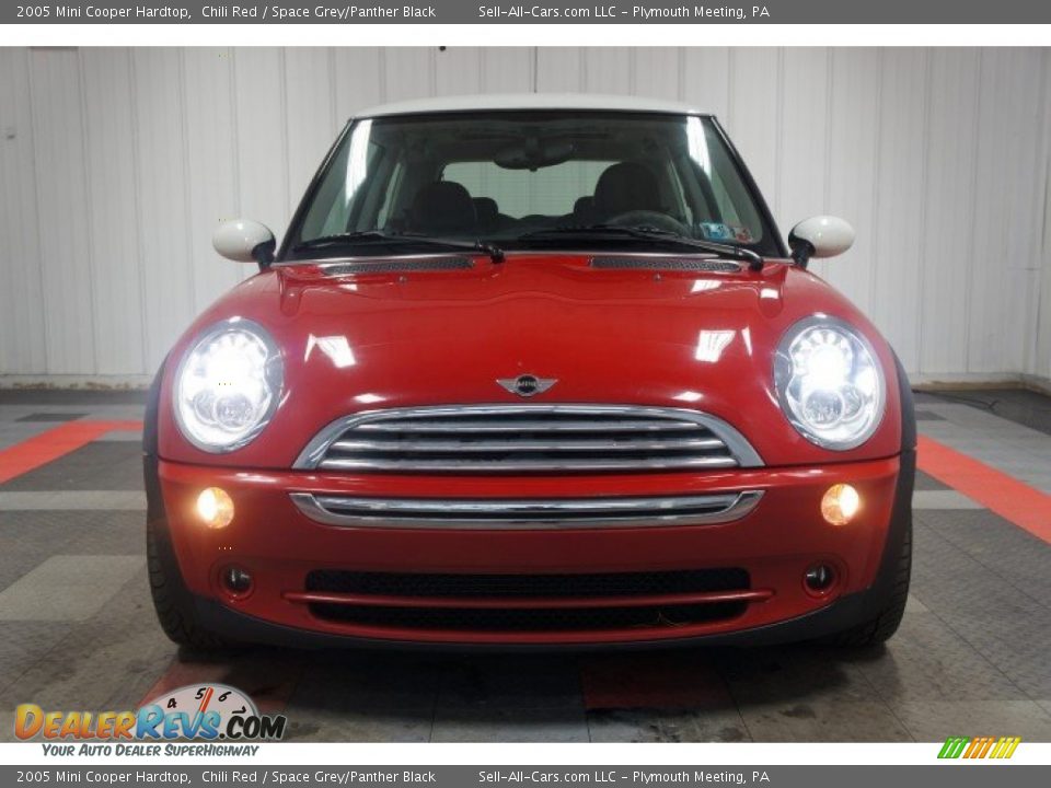 2005 Mini Cooper Hardtop Chili Red / Space Grey/Panther Black Photo #4