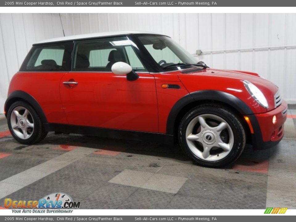 2005 Mini Cooper Hardtop Chili Red / Space Grey/Panther Black Photo #6