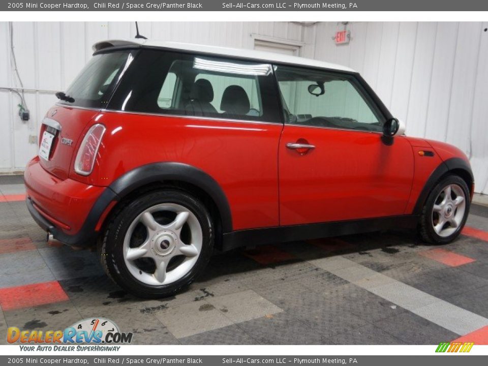 2005 Mini Cooper Hardtop Chili Red / Space Grey/Panther Black Photo #7
