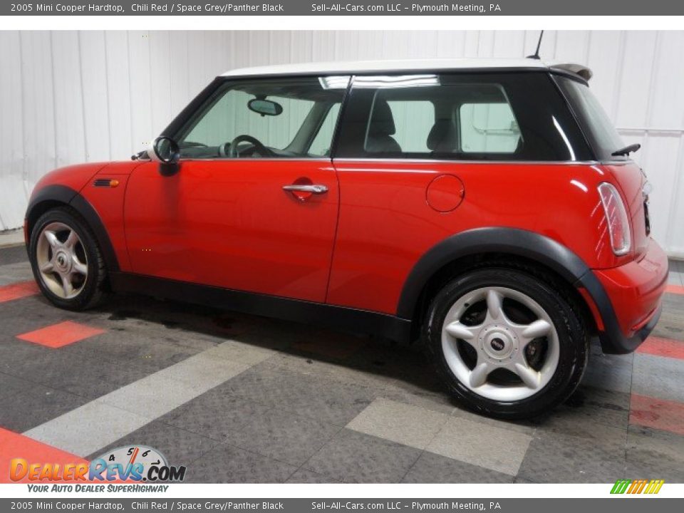 2005 Mini Cooper Hardtop Chili Red / Space Grey/Panther Black Photo #11