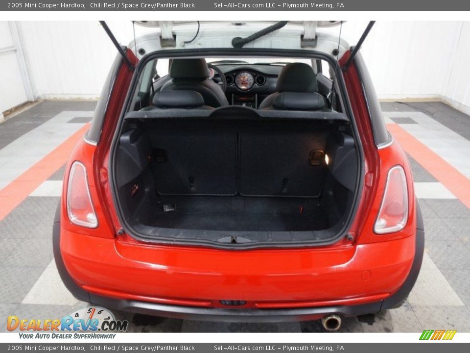 2005 Mini Cooper Hardtop Chili Red / Space Grey/Panther Black Photo #17