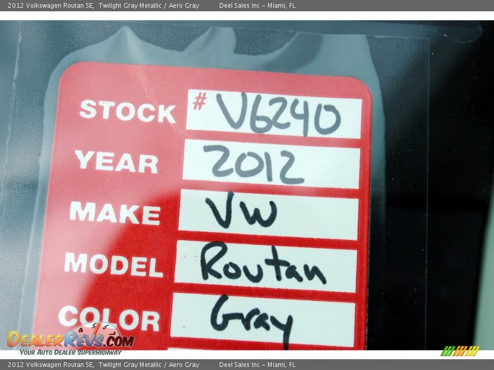 2012 Volkswagen Routan SE Twilight Gray Metallic / Aero Gray Photo #20